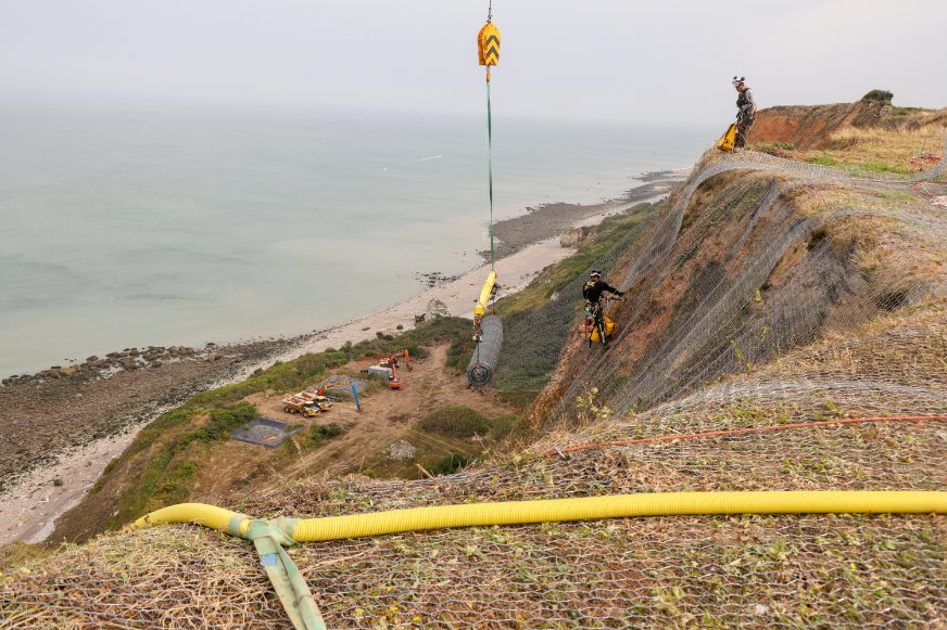 À Dollemard, Le Havre et le groupement Tersen -Colas s’attaquent à 300 000 m³ de déchets au pied d’une falaise - photo @ Philippe Bréard