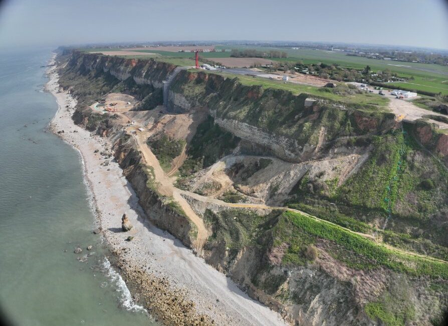 À Dollemard, Le Havre et le groupement Tersen -Colas s’attaquent à 300 000 m³ de déchets au pied d’une falaise - photo @ Philippe Bréard