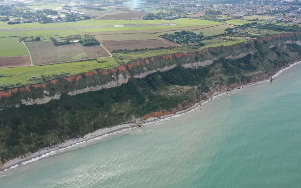 À Dollemard, Le Havre et le groupement Tersen -Colas s’attaquent à 300 000 m³ de déchets au pied d’une falaise - photo @ Philippe Bréard